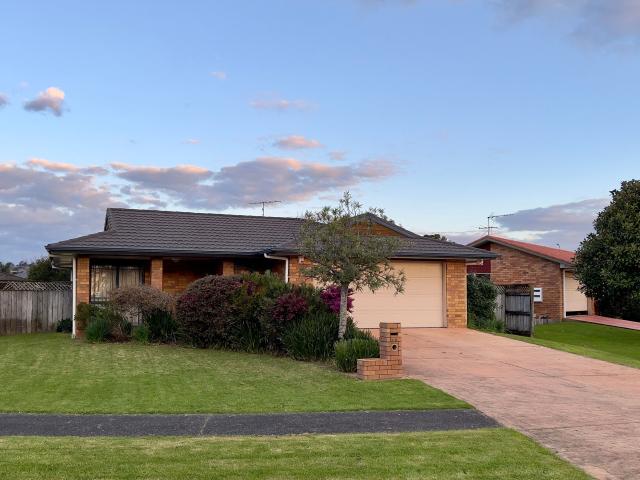 4 bedroom home in Botany college zone