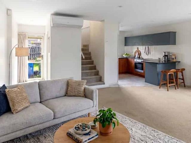 4 bedroom home in Henderson!
