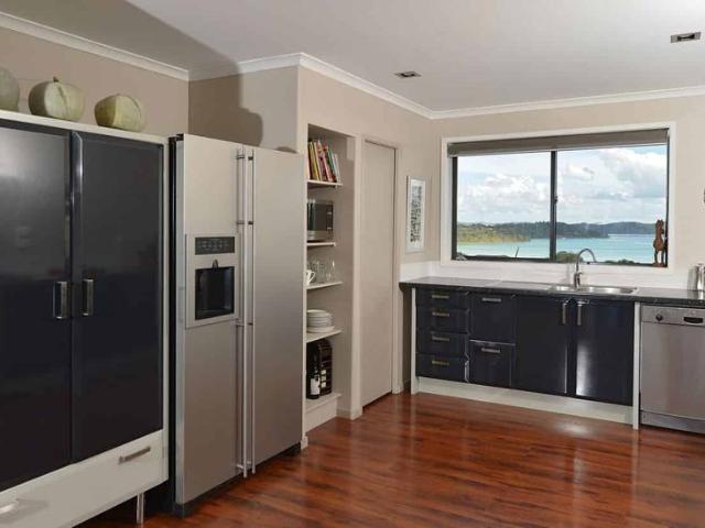 4 bedroom+ home in heart of Parua Bay