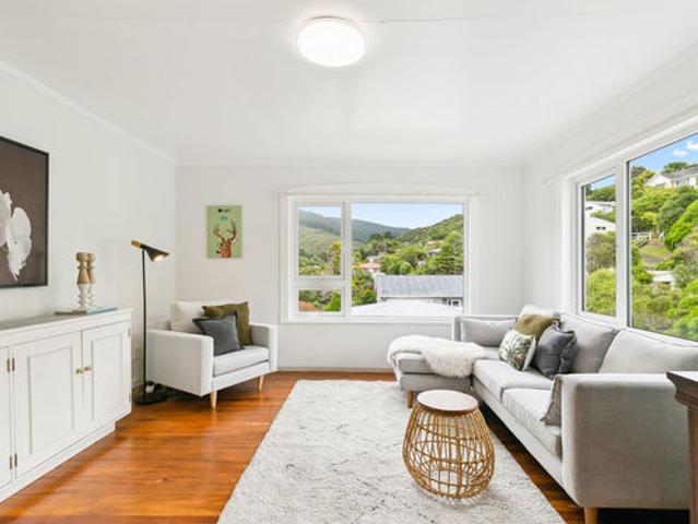 4 bedroom home & income in karori