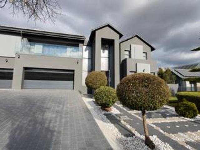 4 bedroom home located in copperleaf.