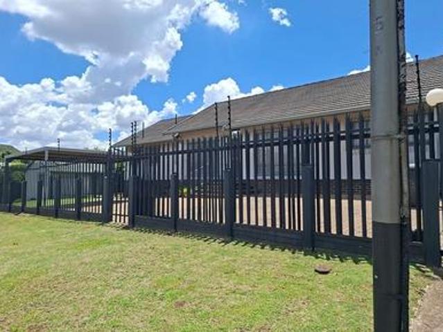 4 bedroom home on the market in mondeor