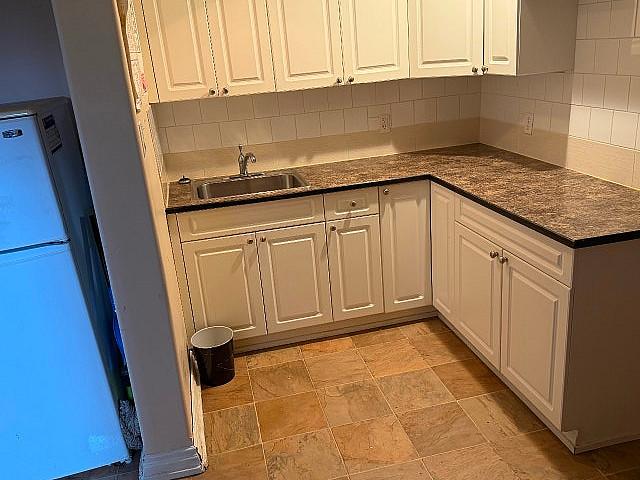 4 Bedroom Half Duplex With Suite Potential. Close To U Of L