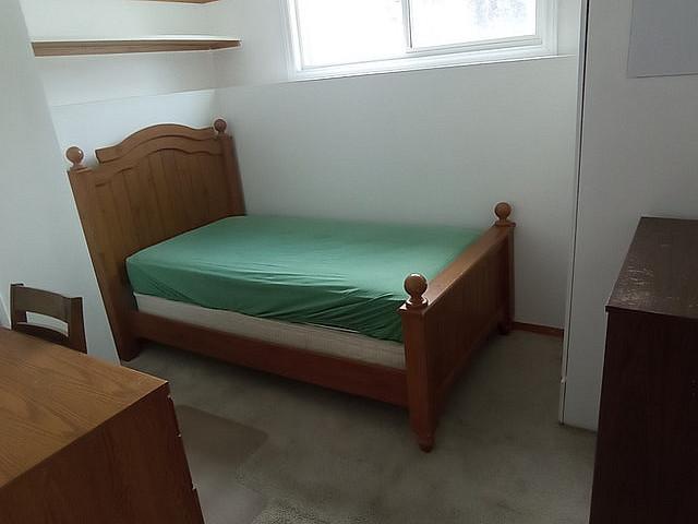 4 Bedroom Lower Level Suite, 1+1/2 Bath In A Bi Level House