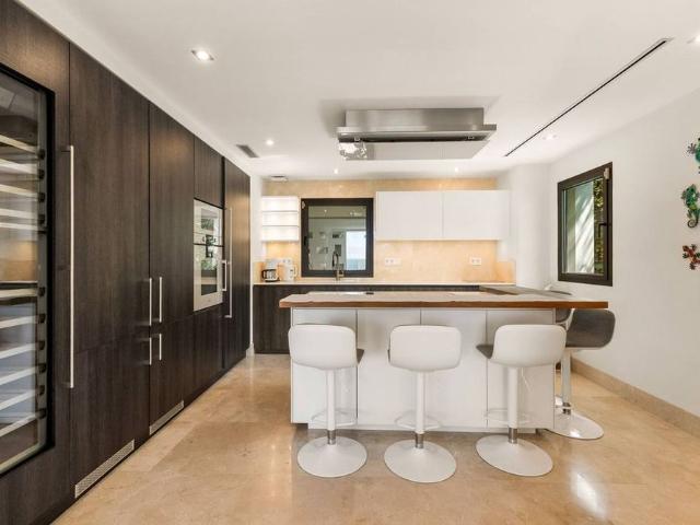 4 bedroom luxury penthouse for rent in Marbella, Spain