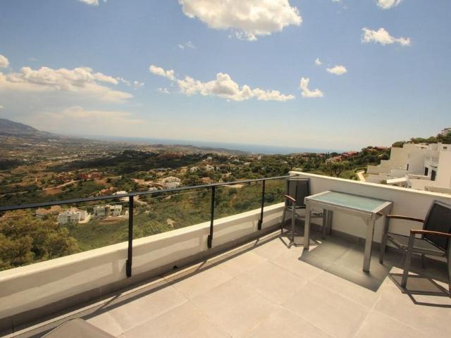 4 bedroom luxury Townhouse for rent in Marbella Del Este, Andalusia