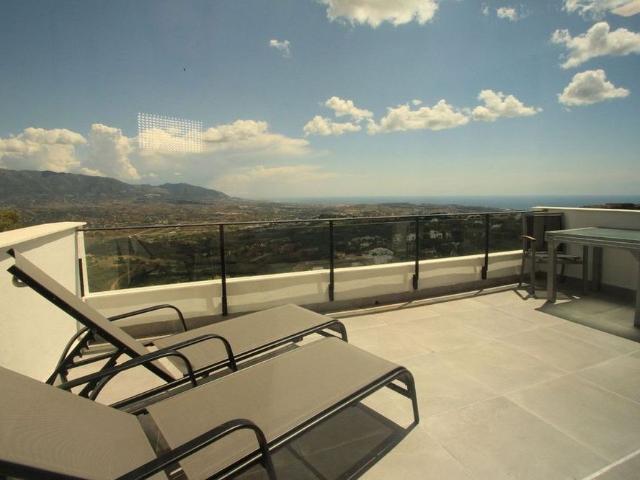 4 bedroom luxury Townhouse for rent in Marbella Del Este, Andalusia