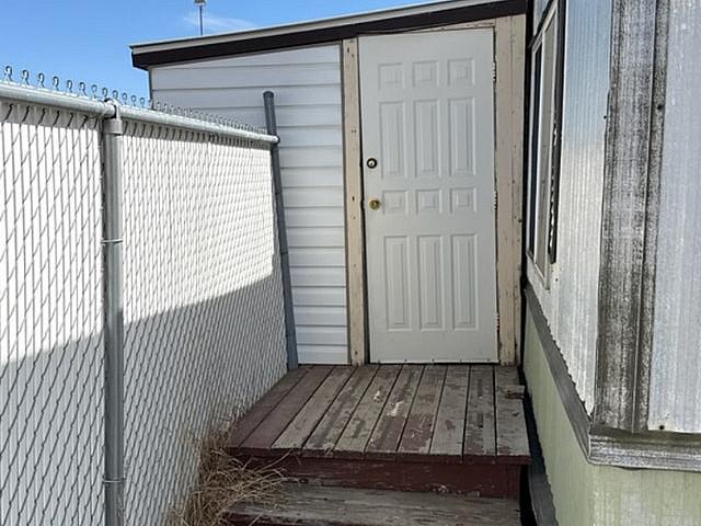 4 Bedroom, Mobile Home, One & Half Bathrooms, 70ft !