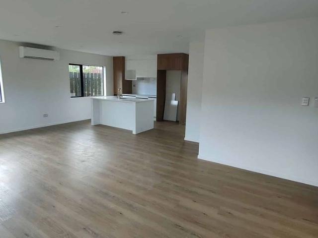 4 bedroom new built in Manukau