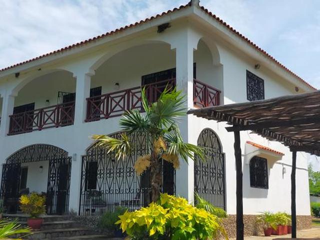 4 Bedroom second row beach house Vipingo Kuruwitu only 3 minutes stroll to beach, ponoramic seaviews