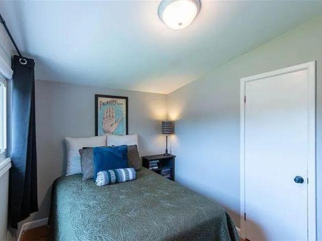 4 Bedroom Shared Living/roommate Hamilton ON 96647575
