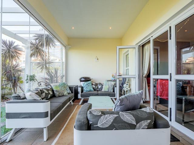 4 Bedroom Simplex in La Lucia