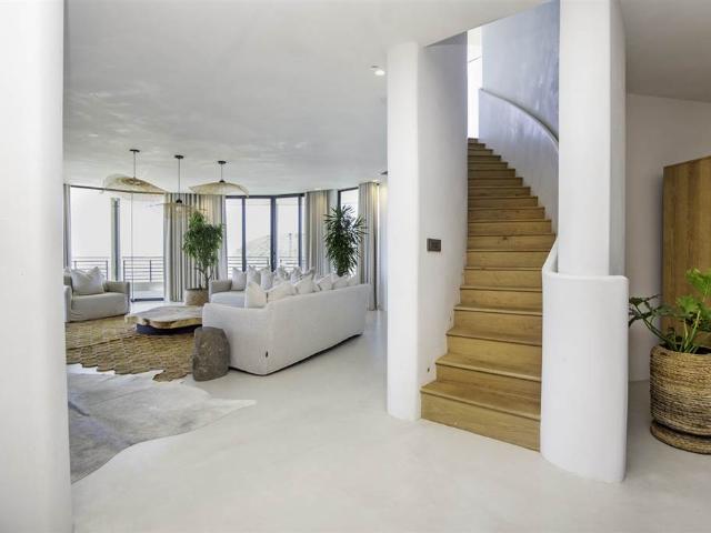4 Bedroom Penthouse in Point Waterfront