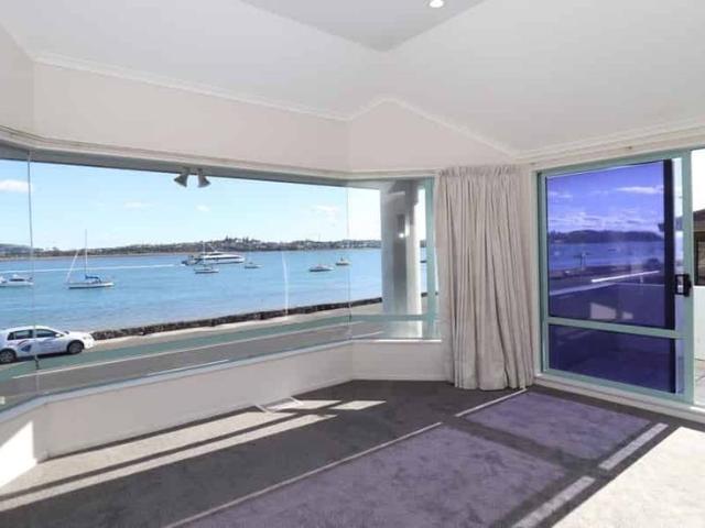 4 Bedroom with sea view on The Parade