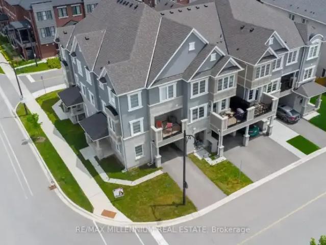 4 Bedroom Townhouse Milton ON 104322361