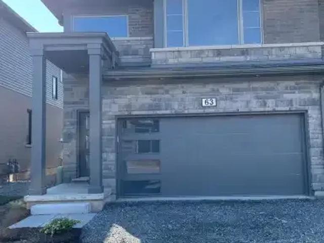 4 Bedroom Townhouse Niagara Falls ON 104957725