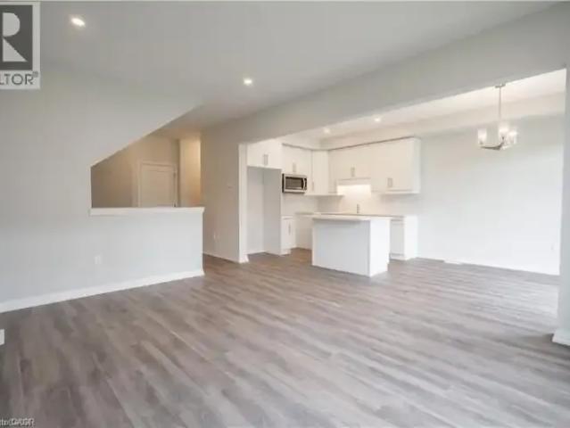 4 Bedroom Townhouse Niagara Falls ON LS102701490