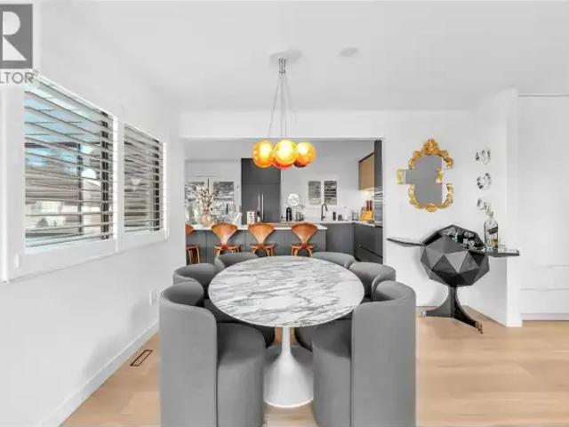 4 Bedroom Townhouse North Vancouver BC 103011976
