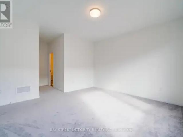 4 Bedroom Townhouse Oakville ON LS102578867