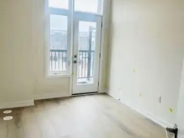 4 Bedroom Townhouse Oakville ON 102052647