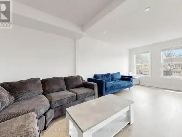 4 Bedroom Townhouse Oakville ON 102085879