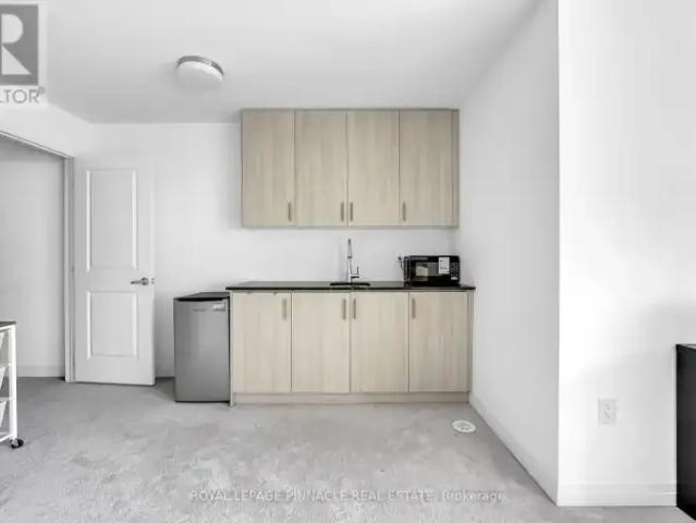 4 Bedroom Townhouse Oakville ON 102701527