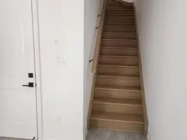 4 Bedroom Townhouse Oakville ON 102952190