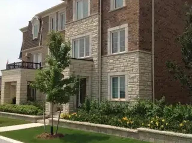 4 Bedroom Townhouse Oakville ON 103368056