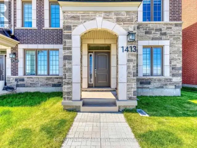 4 Bedroom Townhouse Oakville ON 103611975