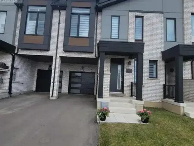 4 Bedroom Townhouse Oakville ON 104535597