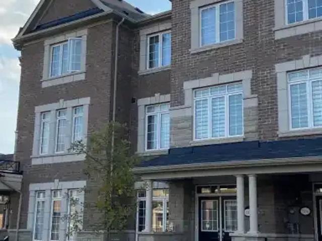 4 Bedroom Townhouse Oakville ON 104638621