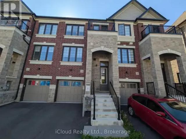 4 Bedroom Townhouse Oakville ON 104754085