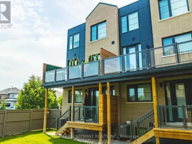 4 Bedroom Townhouse Burlington ON 103179141