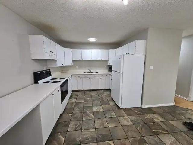 4 Bedroom Townhouse Calgary AB 104178922