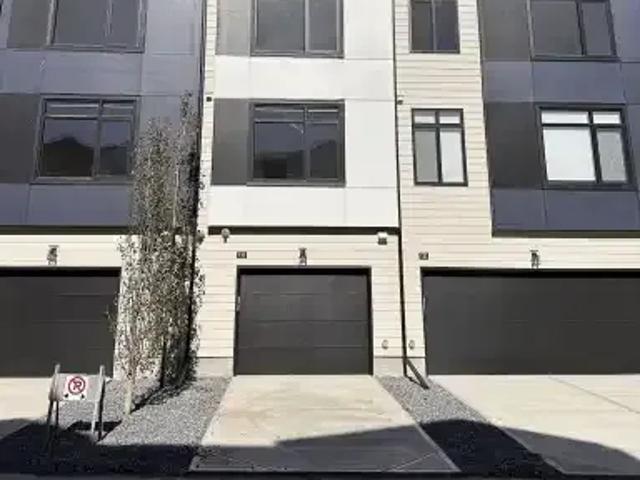 4 Bedroom Townhouse Calgary AB 104181093