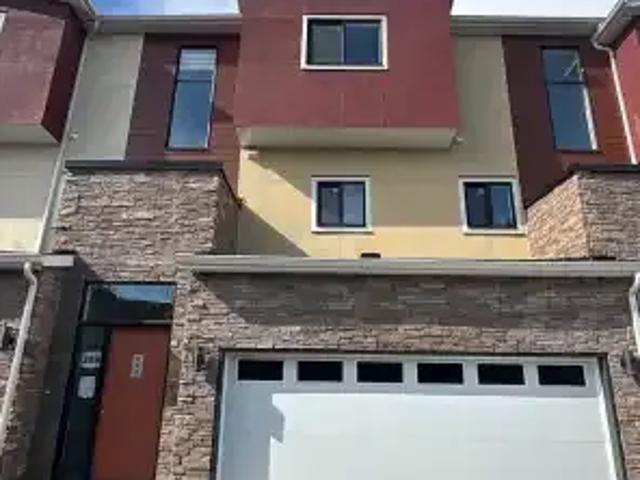 4 Bedroom Townhouse Calgary AB 104181179
