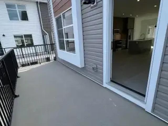 4 Bedroom Townhouse Calgary AB 104181284