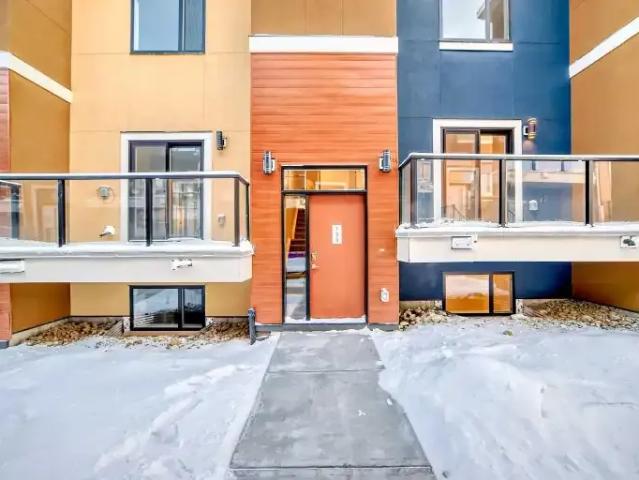 4 Bedroom Townhouse Calgary AB 104182260