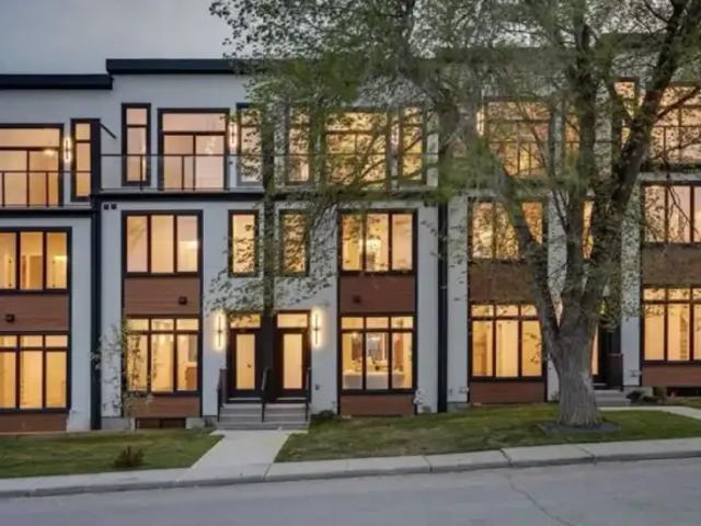 4 Bedroom Townhouse Calgary AB 104182519