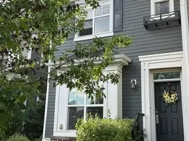 4 Bedroom Townhouse Calgary AB 104362569