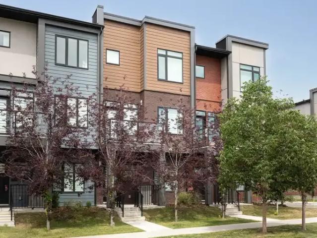4 Bedroom Townhouse Calgary AB 104506465