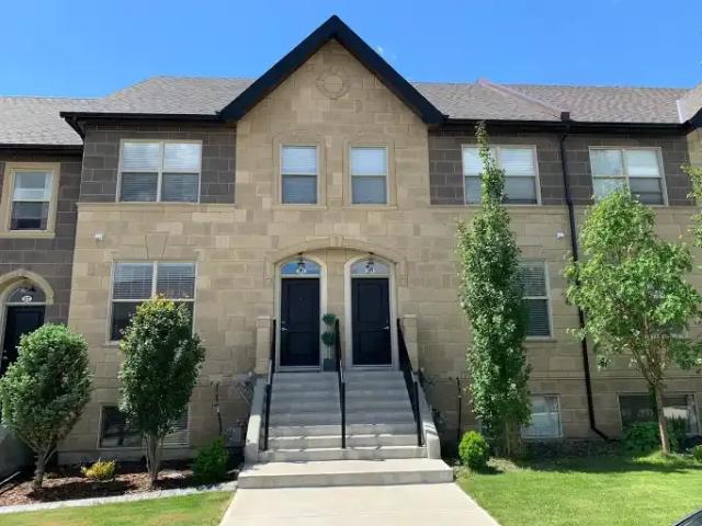 4 Bedroom Townhouse Calgary AB 104863906