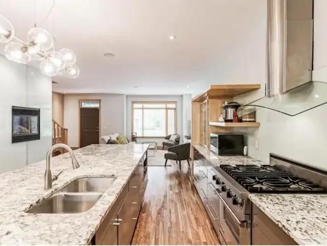 4 Bedroom Townhouse Calgary AB 101773033