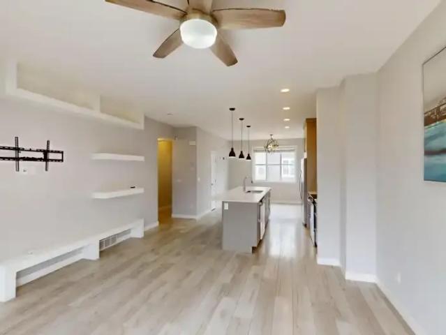 4 Bedroom Townhouse Calgary AB 102846567