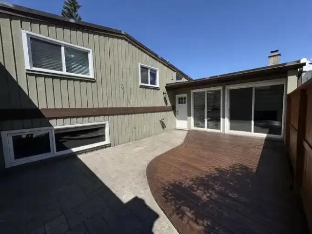 4 Bedroom Townhouse Calgary AB 103695150