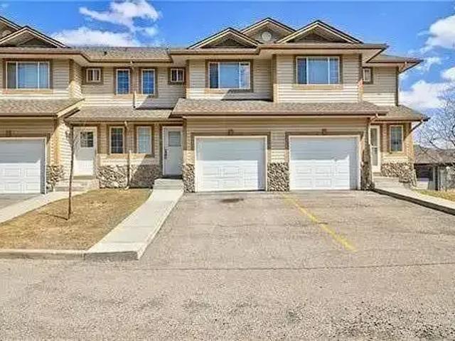 4 Bedroom Townhouse Calgary AB LS101440825