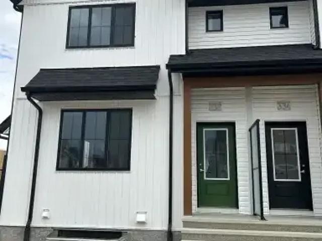 4 Bedroom Townhouse Calgary AB LS102951686