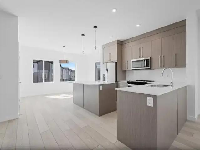 4 Bedroom Townhouse Chestermere AB 104637786