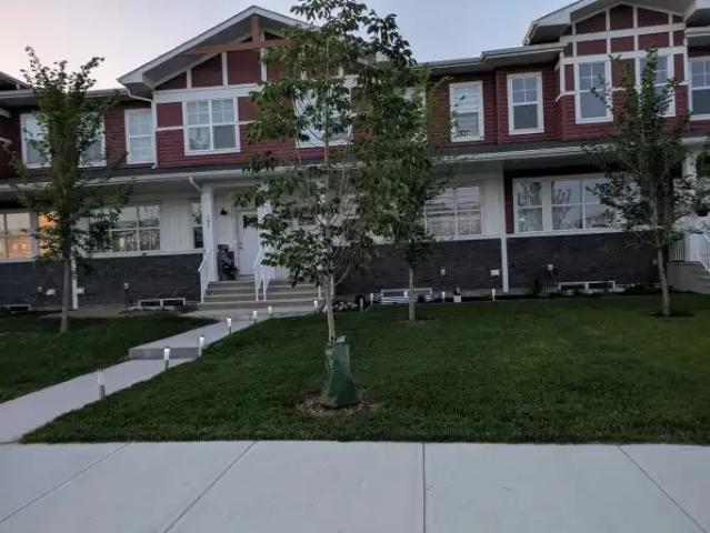 4 Bedroom Townhouse Chestermere AB 104638352
