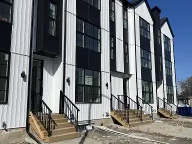 4 Bedroom Townhouse Edmonton AB LS102846347